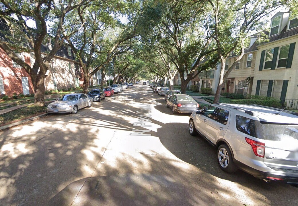 376 N Post Oak Ln in Houston, TX - Building Photo