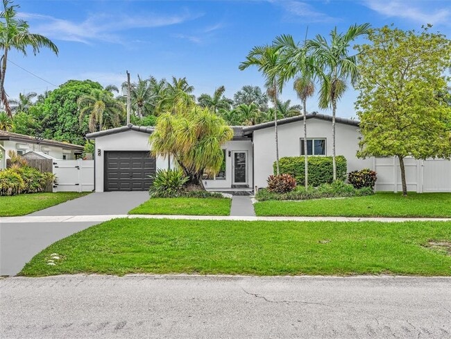 property at 915 N 14th Ave