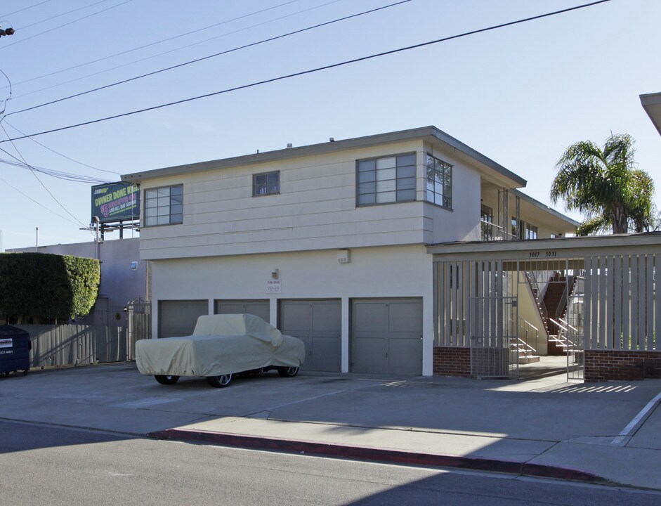 3017-3031 Oliphant St in San Diego, CA - Foto de edificio