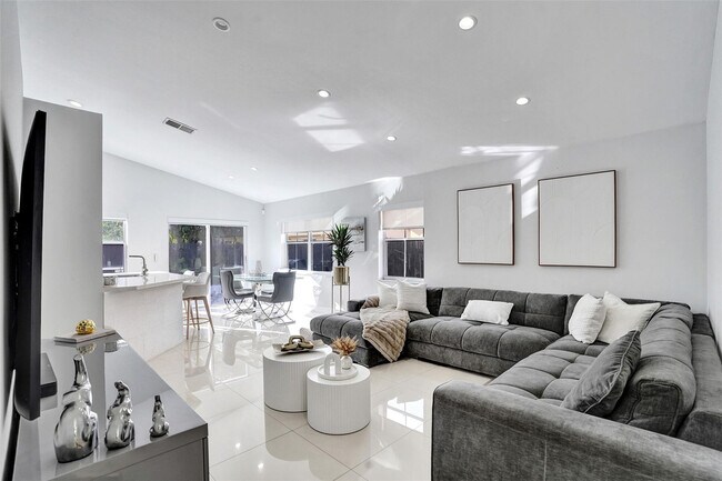 1451 NW 47th Ave in Coconut Creek, FL - Building Photo - Building Photo