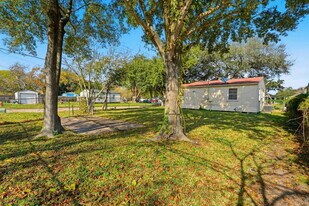729 13th Ave N in Texas City, TX - Building Photo
