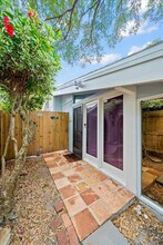 408 Harrison Ave in Cape Canaveral, FL - Foto de edificio - Building Photo