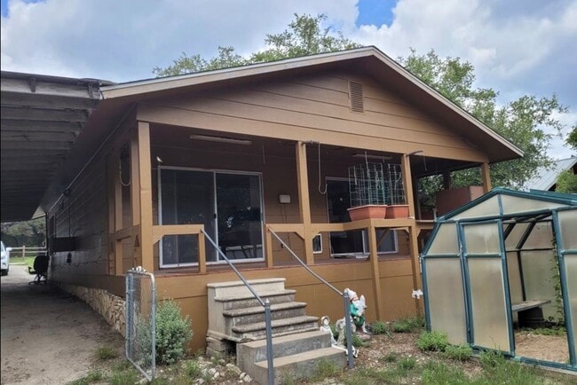 1189 Pebble Beach Rd in Lakehills, TX - Building Photo - Building Photo