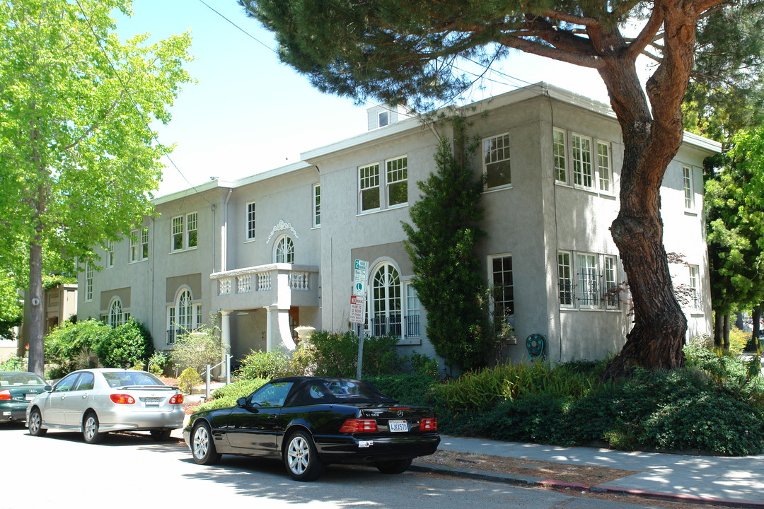 3151 Eton Ave in Berkeley, CA - Foto de edificio