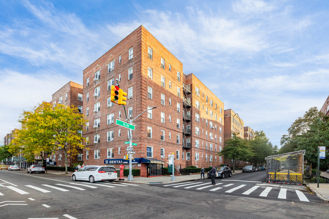 Rockingham COOP in Forest Hills, NY - Building Photo