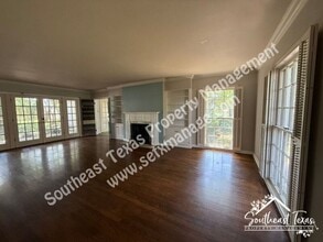 2465 Gladys St in Beaumont, TX - Building Photo - Building Photo