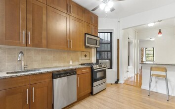 114 E 98th St in New York, NY - Building Photo - Building Photo