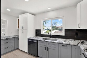 1346 Hill Dr in Largo, FL - Building Photo - Building Photo