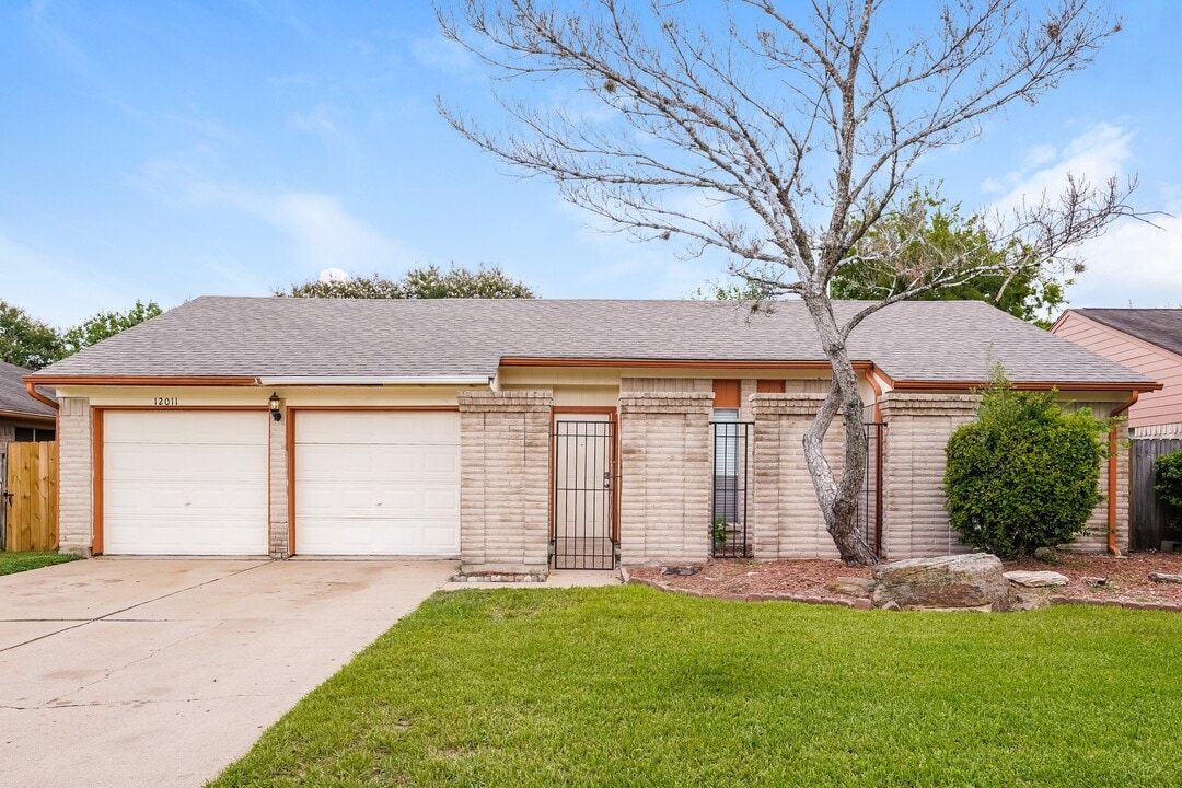12011 Pecan Meadow Dr in Houston, TX - Building Photo