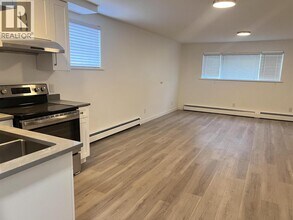 5xx E 9th St in North Vancouver, BC - Building Photo - Building Photo