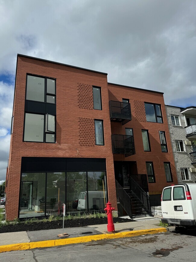 Habitations Guizot in Montréal, QC - Building Photo - Building Photo
