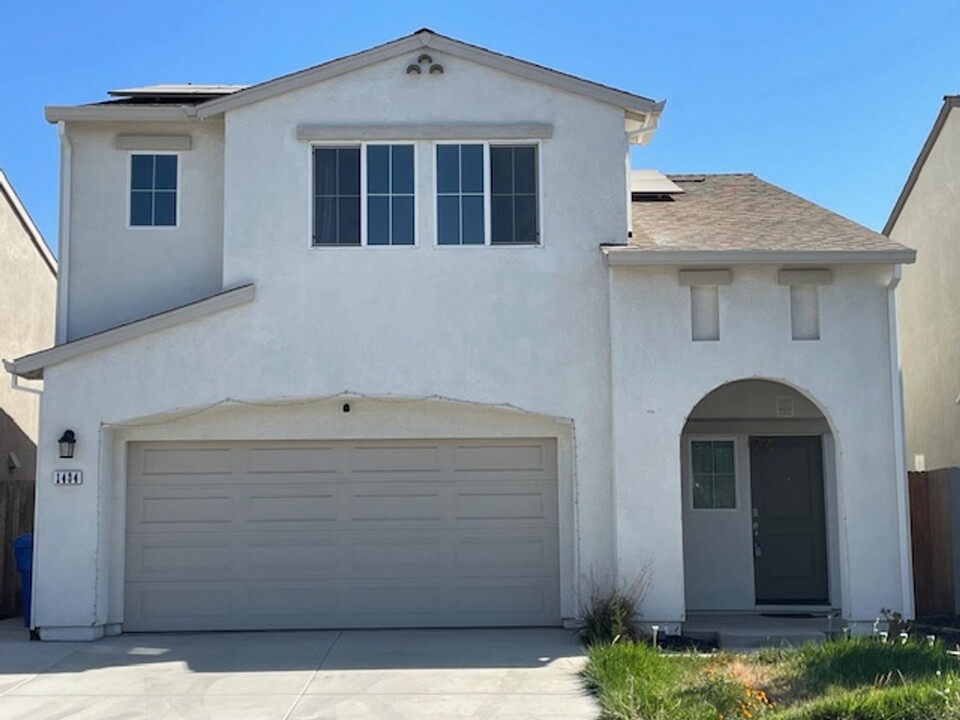 1434 Dorona Ln in Manteca, CA - Building Photo