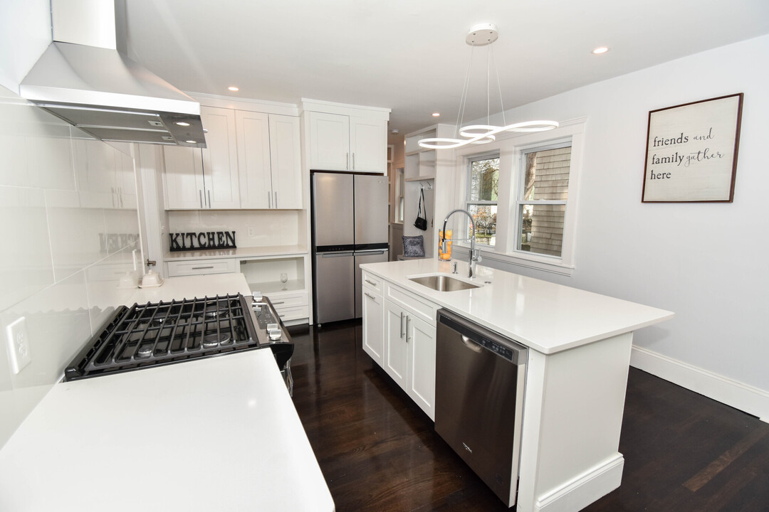 27 Wood St, Unit 1 in Cambridge, MA - Building Photo