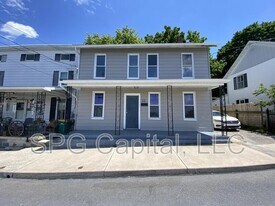 23 Cumberland Valley Ave in Waynesboro, PA - Building Photo