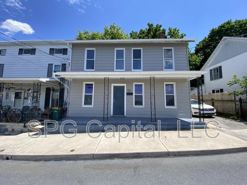 23 Cumberland Valley Ave in Waynesboro, PA - Building Photo