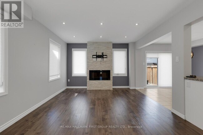 60 Ray Richards St in Clarington, ON - Building Photo - Building Photo