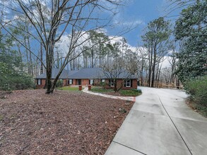 8115 River Cir in Atlanta, GA - Building Photo - Building Photo