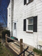 8373 Grove Angle Rd in Ellicott City, MD - Foto de edificio - Building Photo