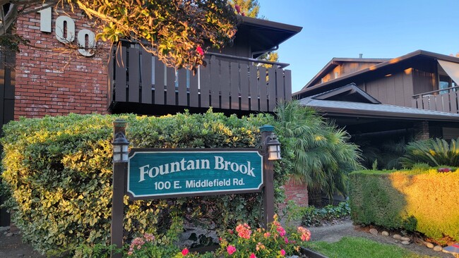 100 E Middlefield Rd in Mountain View, CA - Building Photo - Building Photo