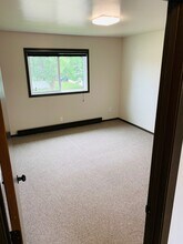 394 Stanley Ct, Unit A in Neenah, WI - Building Photo - Building Photo