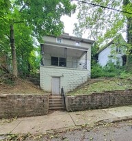 1721 Scott St in McKeesport, PA - Building Photo