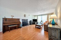 813 Skyline Dr photo'