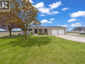 7045 County Rd 23 in Essex, ON - Building Photo