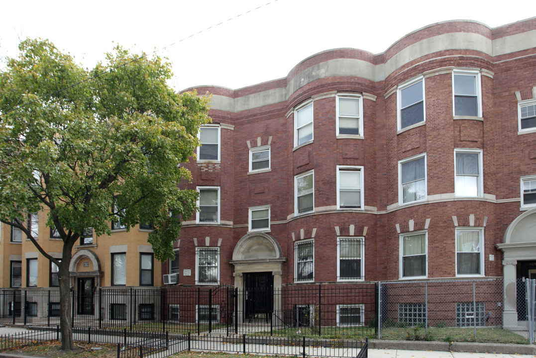 4009 S Calumet Ave in Chicago, IL - Building Photo