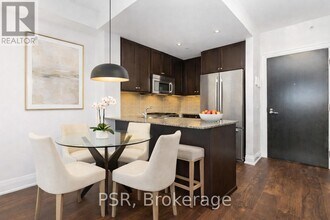 11 Bronte Rd in Oakville, ON - Building Photo - Building Photo