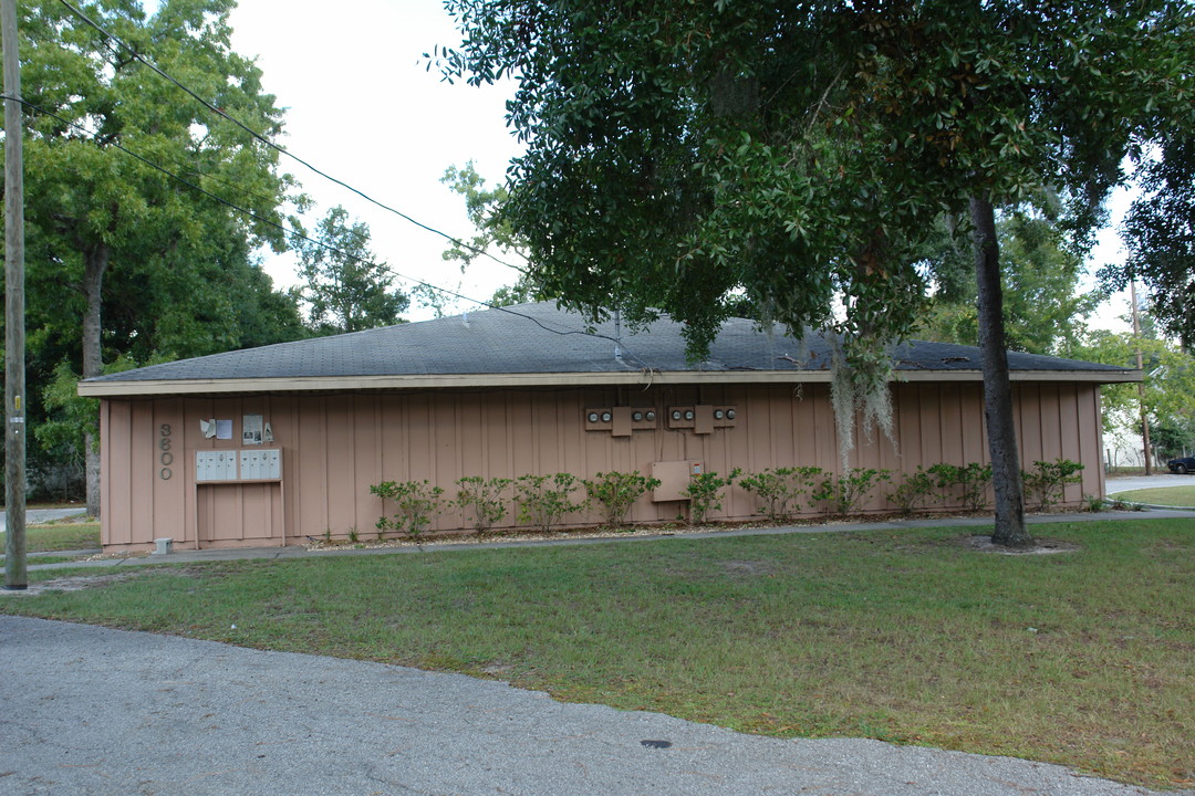 WINDSOR COURT APARTMENTS in Gainesville, FL - Building Photo