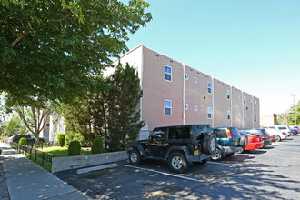 Columbia West Apartments in Albuquerque, NM - Building Photo - Building Photo