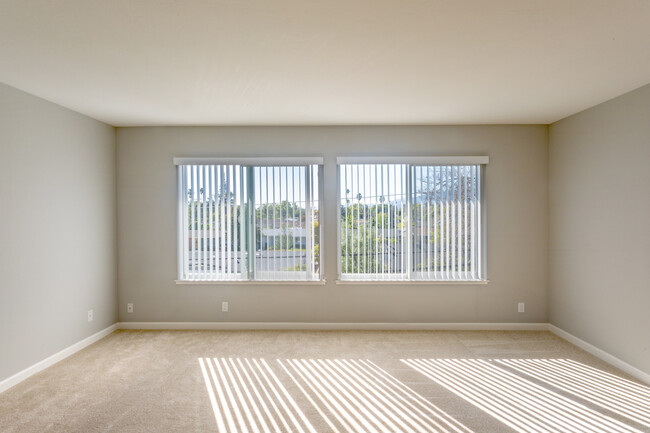 Hamilton Apartments in San Jose, CA - Building Photo - Interior Photo