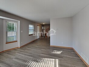 2438 Foxtail Ct in Crest Hill, IL - Foto de edificio - Building Photo