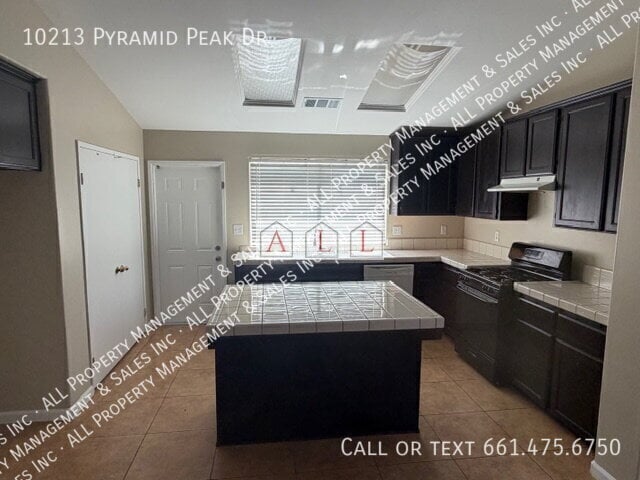 10213 Pyramid Peak Dr in Bakersfield, CA - Building Photo - Building Photo