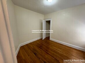 230 Fuller St, Unit 11 in Boston, MA - Foto de edificio - Building Photo