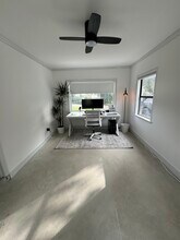 10601 Foothill Blvd in Sylmar, CA - Foto de edificio - Building Photo