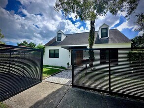 742 NW 50th St in Miami, FL - Building Photo - Building Photo