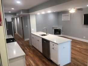 1826 W Erie St, Unit Garden in Chicago, IL - Building Photo - Building Photo