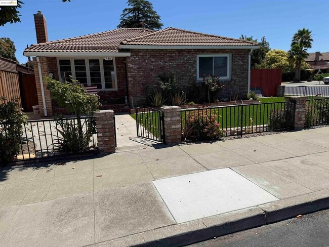 property at 980 Acacia Way