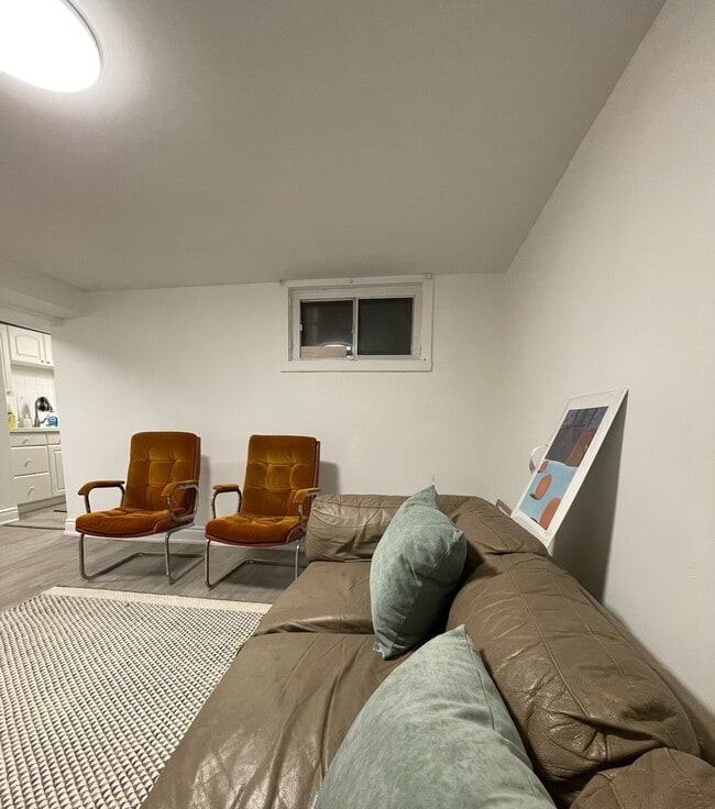 property at 1390 Dundas St W