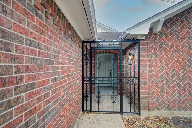 1402 Forest Home Dr in Houston, TX - Building Photo - Building Photo