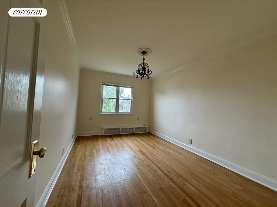 48-10 28th Ave in Queens, NY - Building Photo