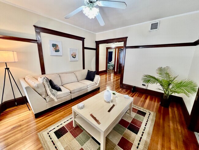 19 Turner St, Unit 2 in Boston, MA - Foto de edificio - Building Photo