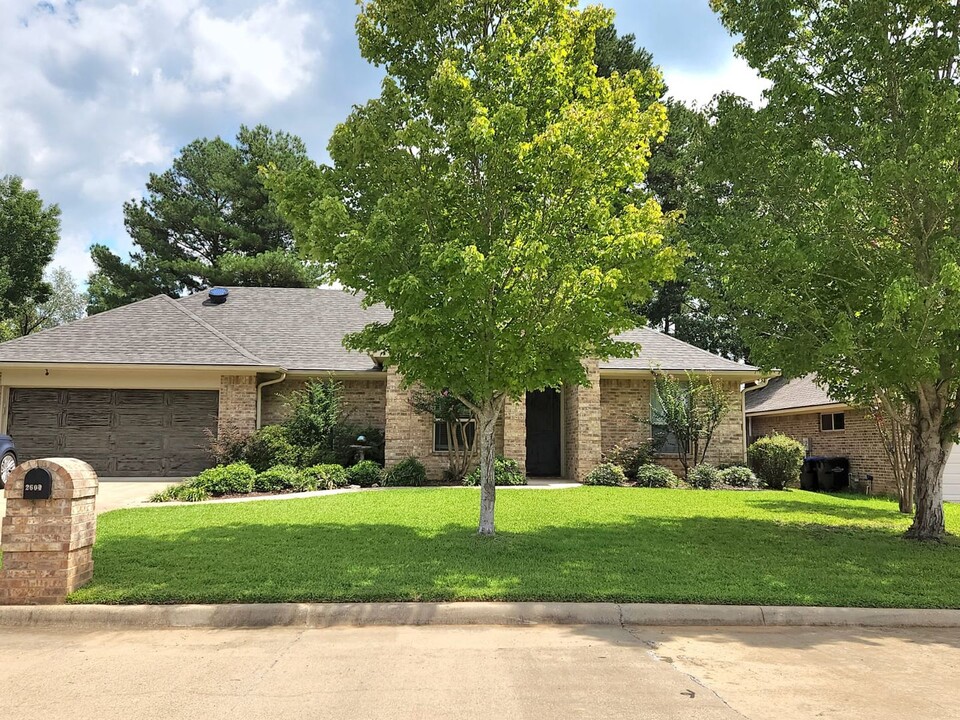 2604 Windmill Ln in Longview, TX - Building Photo