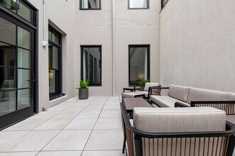 1011 Canal St in New Orleans, LA - Building Photo - Building Photo