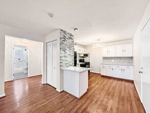 6 Venice St, Unit B3 in Danvers, MA - Building Photo - Building Photo