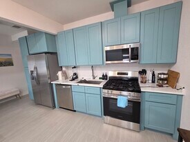 7103 Long Point Rd in Houston, TX - Building Photo