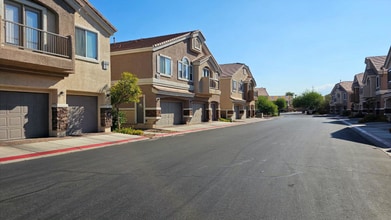 5547 High Wager Way in Las Vegas, NV - Building Photo - Building Photo