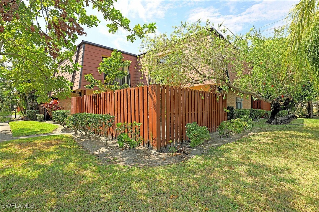 12324 Woodrose Ct in Ft. Myers, FL - Building Photo