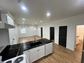 119 Grant Dr in Ephrata, WA - Building Photo